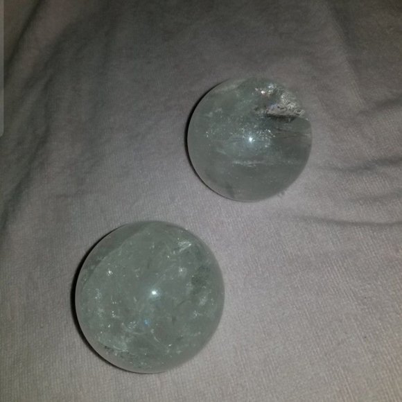 Quartz crystal balls - Picture 2 of 2